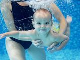 Как научить ребенка плавать