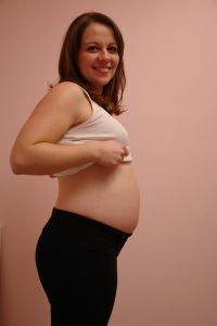 Живот на 18 неделе беременности