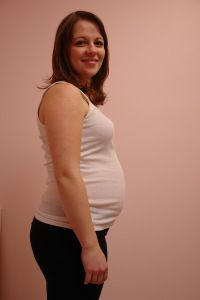 Живот на 19 неделе беременности
