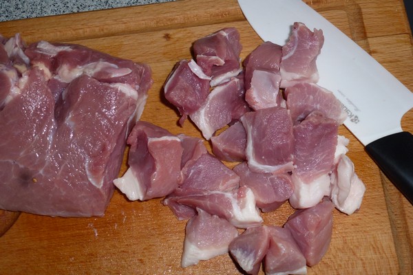 Свиное мясо нарезанное кусочками