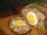 Мясной рулет с яйцом