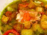 Гороховый суп с копченостями и крутонами