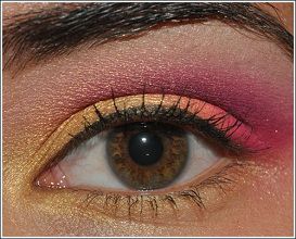 Как красиво накрасить глаза подводкой?