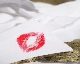 Как отстирать помаду?