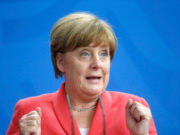 Меркель застали за покупкой туалетной бумаги без маски