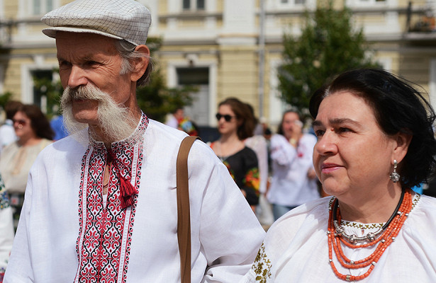 Украинцев старше 65 лет назвали трупами