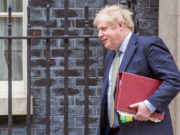 Бориса Джонсона подключат к аппарату ИВЛ