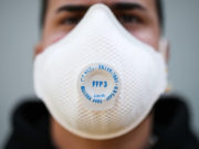 Названы эффективные против коронавируса маски