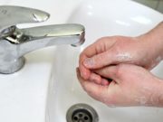Названы последствия частого мытья рук