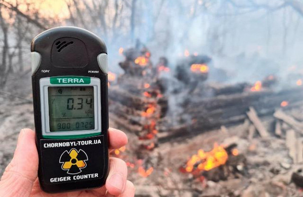 Пожар подбирается к Чернобыльской АЭС