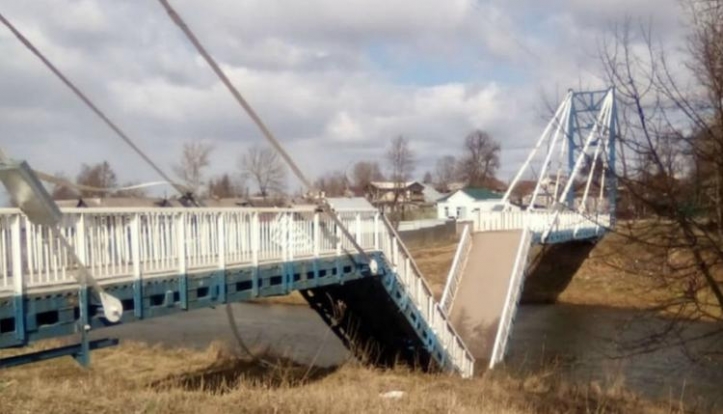 В российском регионе рухнул открытый Терешковой мост