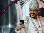 «Денег нет»: звезды продают квартиры, машины и наряды