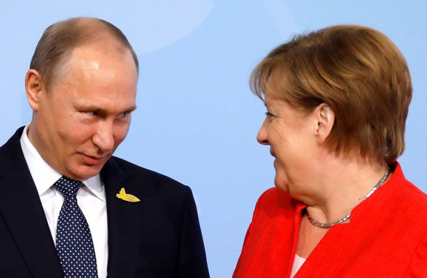 Путин и Меркель обменялись поздравлениями