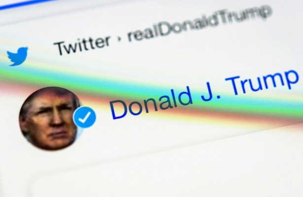 Twitter пометил посты Трампа как фейки