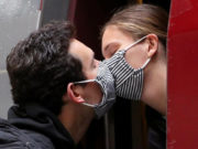 Уточнен порядок ношения масок и перчаток в Москве