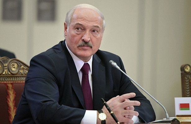 Лукашенко заявил о попытках «наклонить» Белоруссию