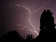 Россиянам объяснили причины опасных погодных явлений