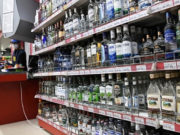 Россияне перешли на водку в большой таре