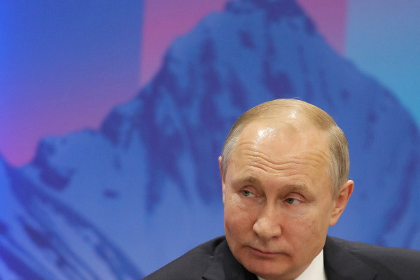 Сроки проведения Прямой линии Путина сдвинули