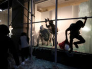 В Нью-Йорке за сутки задержали около 300 протестующих