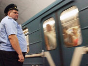 ЧП в столичном метро: мужчина упал под поезд