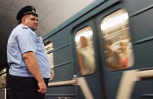 ЧП в столичном метро: мужчина упал под поезд