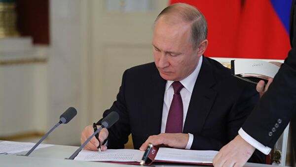 Путин подписал закон о трехдневномголосовании на выборах