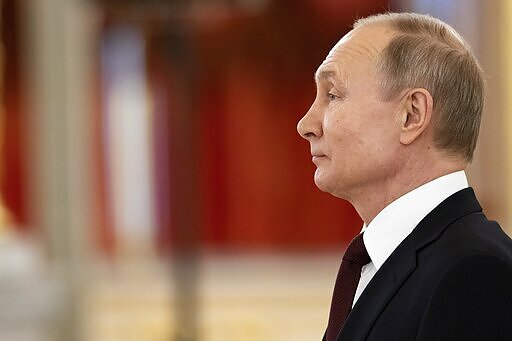 Путин уволил больше сотни человек из ЦА МВД