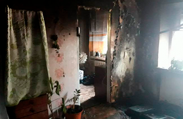 Россиянка поставила дома свечку и спалила квартиру