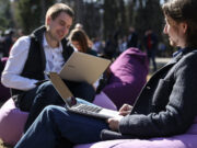 Российские мужчины переплюнули женщин в шопоголизме