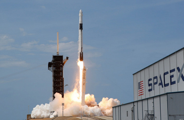 SpaceX отменила пуск Falcon 9 со спутниками из-за погоды