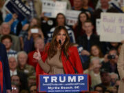 Статую Мелании Трамп подожгли на ее родине