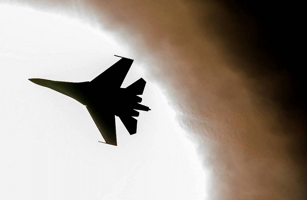 Су-27 перехватил над Черным морем два самолета США