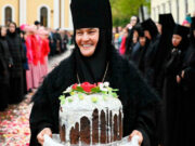 У настоятельницы нашли «Мерседесе» за 9,5 млн