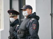 Женщина угрожает убить трех детей в Москве