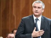 Глава Крыма заработал в три раза меньше жены