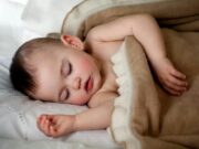 Как быстро уложить ребенка спать