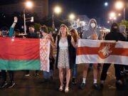 «Привет, дебилы!»: пенсионерка обратилась к протестующим