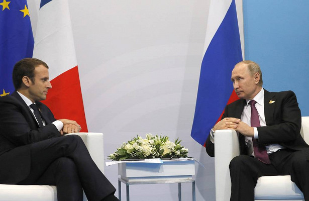 Путин и Макрон обсудили ситуацию в Белоруссии