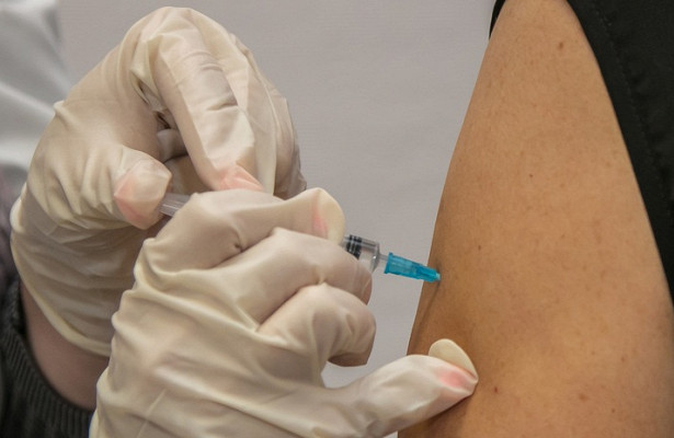 Российские врачи не готовы делать прививку от COVID