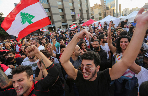 Спецназ открыл огонь: в Бейруте запахло революцией