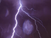 Ударившая в дом молния убила шесть человек