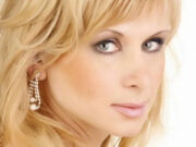 Мошенники обманули актрису Индейкину