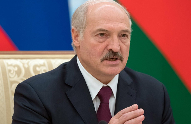 Лукашенко призвал военных взяться за ружье