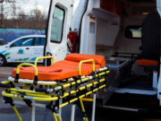 Как организовать перевозку лежачего больного