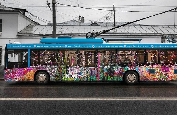 Новый арт‑троллейбус представили в столице