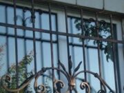 Разновидности металлических решеток на окна