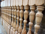 Резные столбы для лестниц из дерева