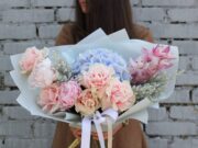 Как напомнить девушке о своих чувствах на расстоянии? Букет с доставкой — лучшее решение