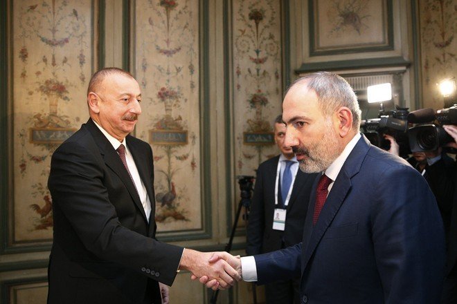 Алиев и Пашинян встретились в Брюсселе в присутствии Макрона